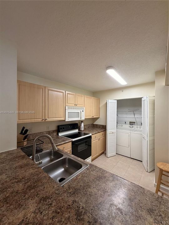 En Venta: $315,000 (2 camas, 2 baños, 1078 Pies cuadrados)