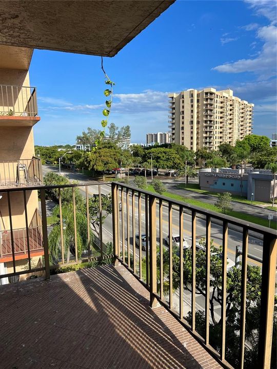 For Sale: $130,000 (1 beds, 1 baths, 750 Square Feet)