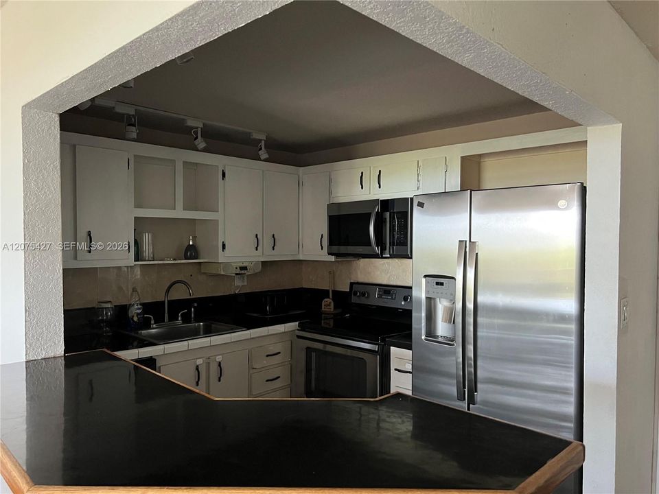 For Sale: $130,000 (1 beds, 1 baths, 750 Square Feet)