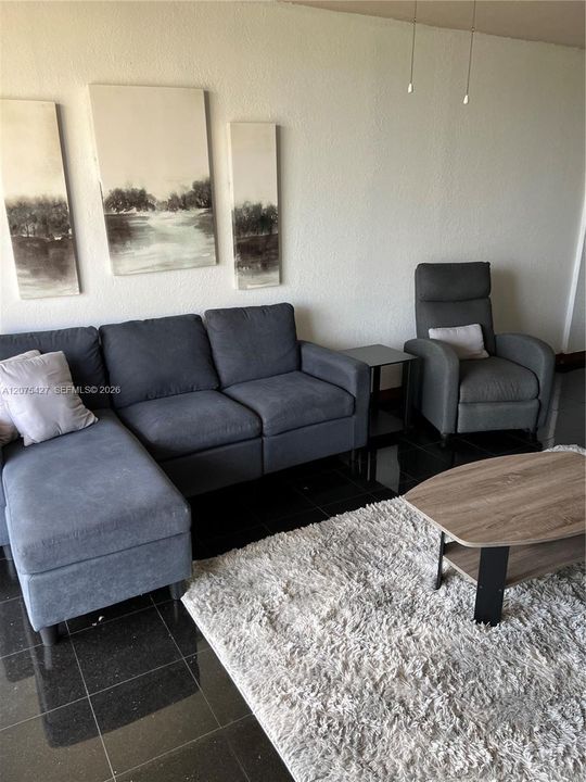 For Sale: $130,000 (1 beds, 1 baths, 750 Square Feet)