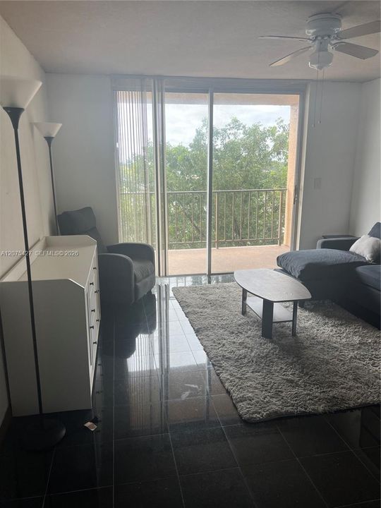 For Sale: $130,000 (1 beds, 1 baths, 750 Square Feet)