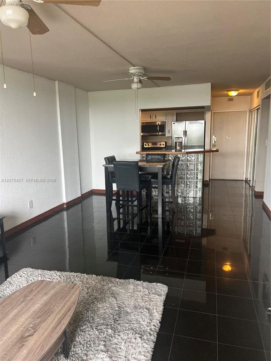 For Sale: $130,000 (1 beds, 1 baths, 750 Square Feet)
