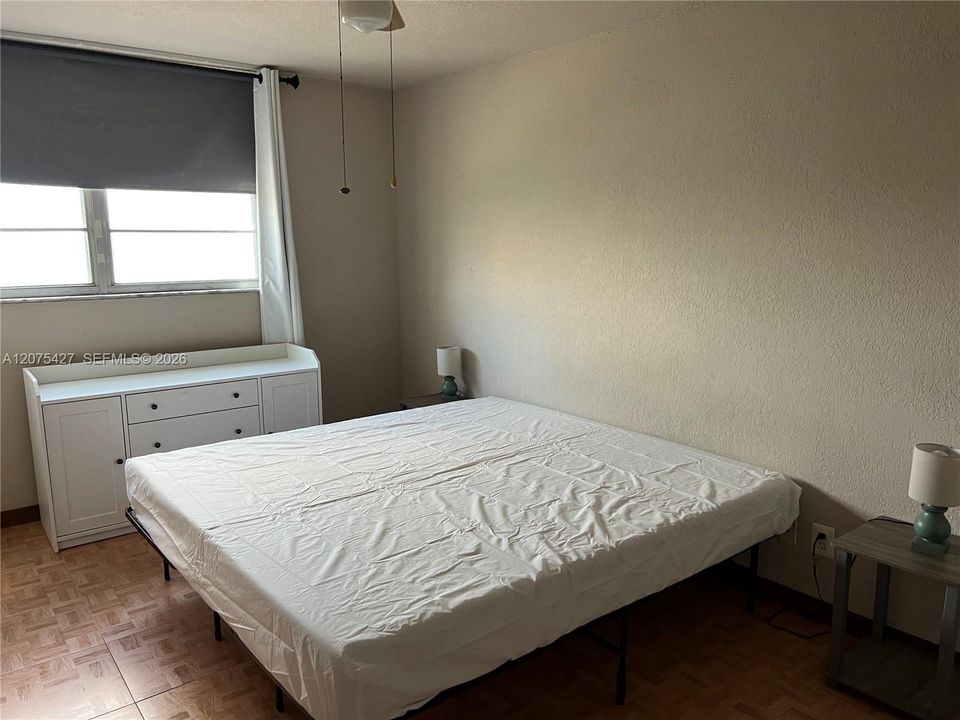 For Sale: $130,000 (1 beds, 1 baths, 750 Square Feet)