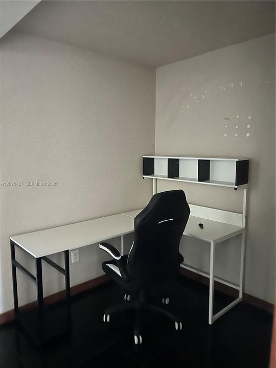 For Sale: $130,000 (1 beds, 1 baths, 750 Square Feet)