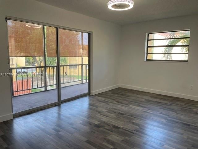 В аренду: $2,700 (3 спален, 3 ванн, 1737 Квадратных фут)