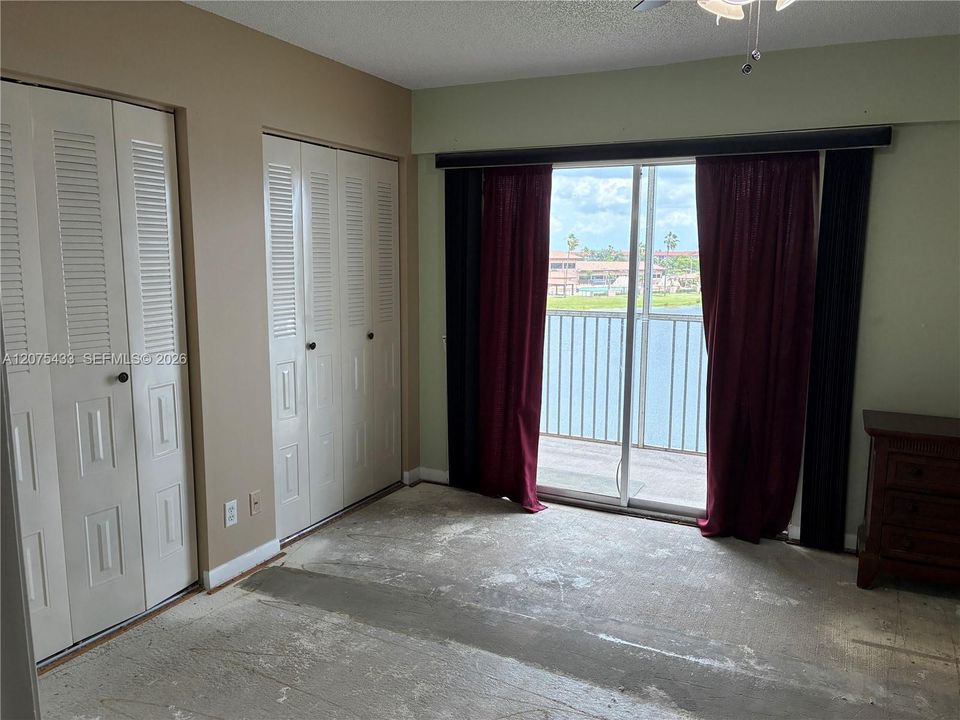 For Sale: $85,000 (1 beds, 1 baths, 702 Square Feet)