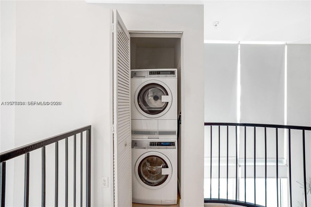 For Rent: $4,300 (1 beds, 1 baths, 1034 Square Feet)
