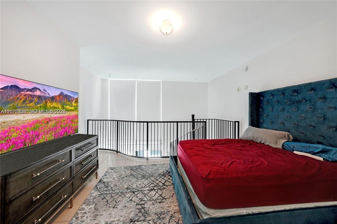 For Rent: $4,300 (1 beds, 1 baths, 1034 Square Feet)