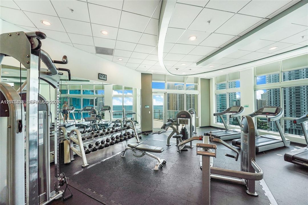 For Rent: $4,300 (1 beds, 1 baths, 1034 Square Feet)
