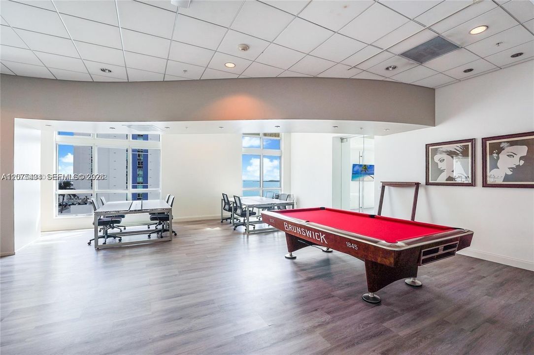 For Rent: $4,300 (1 beds, 1 baths, 1034 Square Feet)