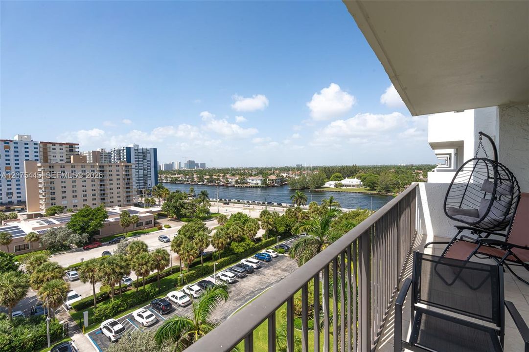 For Rent: $5,500 (2 beds, 2 baths, 1570 Square Feet)