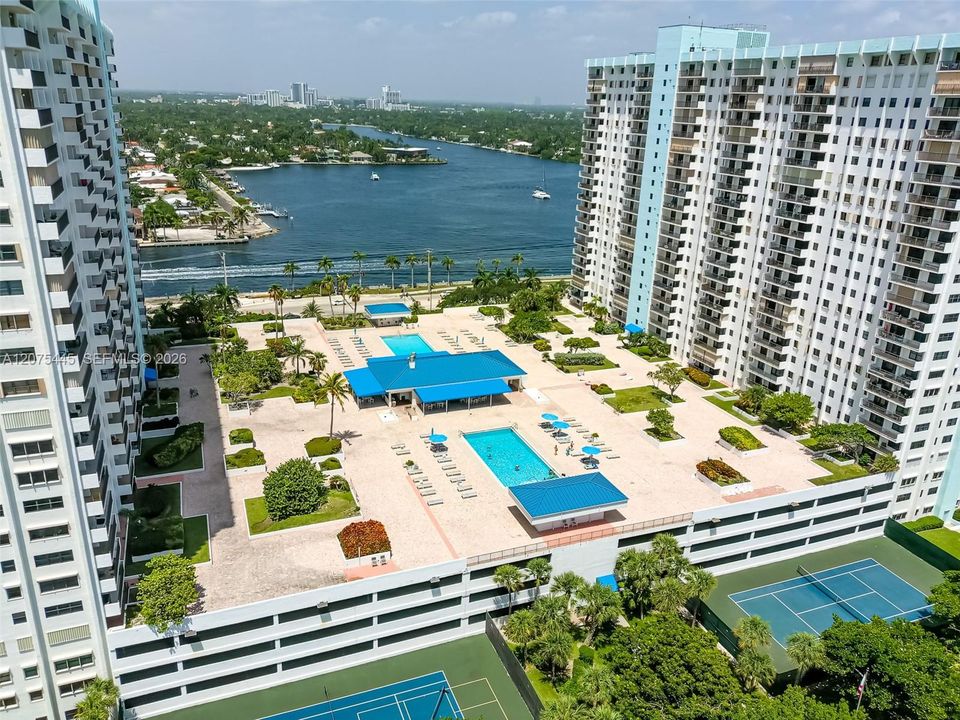 For Rent: $5,500 (2 beds, 2 baths, 1570 Square Feet)