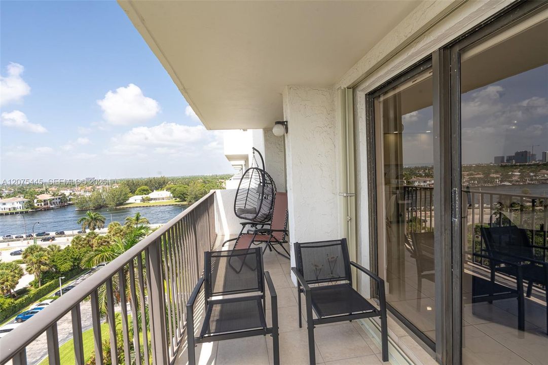 For Rent: $5,500 (2 beds, 2 baths, 1570 Square Feet)