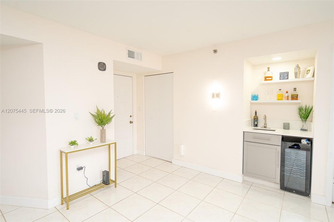 For Rent: $5,500 (2 beds, 2 baths, 1570 Square Feet)