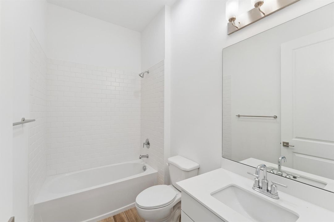 BR 2 Bath