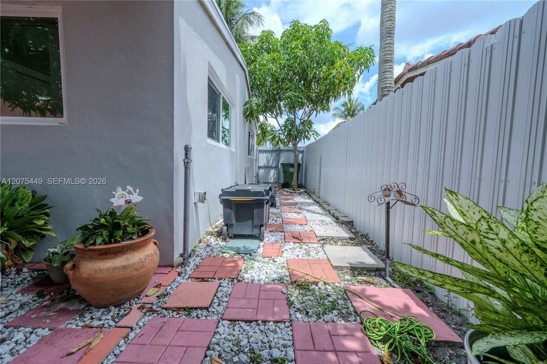 For Sale: $590,000 (4 beds, 2 baths, 1676 Square Feet)