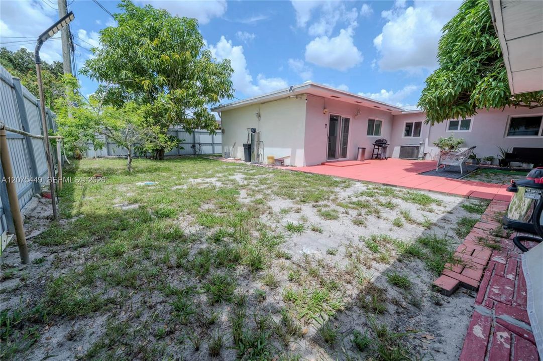 For Sale: $590,000 (4 beds, 2 baths, 1676 Square Feet)