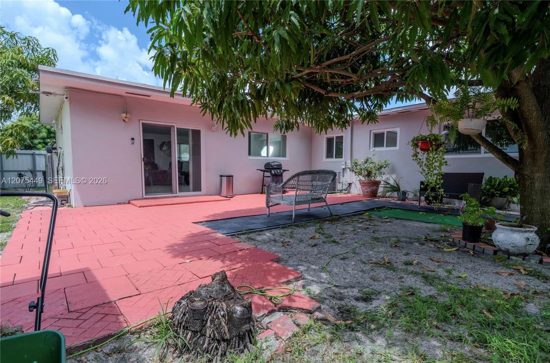 For Sale: $590,000 (4 beds, 2 baths, 1676 Square Feet)