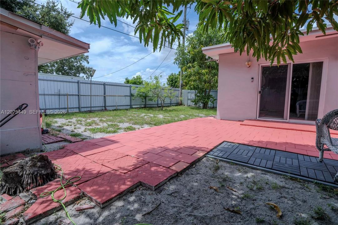 For Sale: $590,000 (4 beds, 2 baths, 1676 Square Feet)
