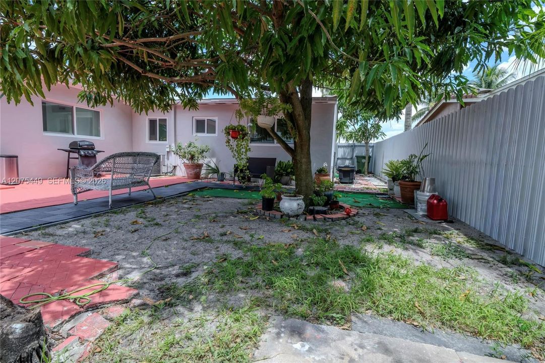 For Sale: $590,000 (4 beds, 2 baths, 1676 Square Feet)