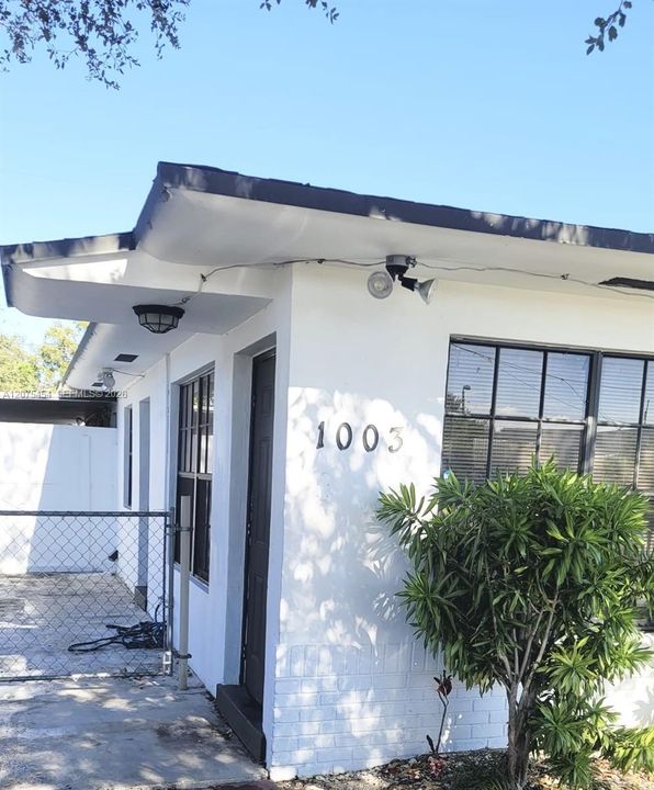For Rent: $2,000 (2 beds, 1 baths, 1448 Square Feet)