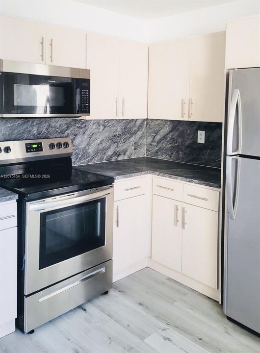 For Rent: $2,000 (2 beds, 1 baths, 1448 Square Feet)