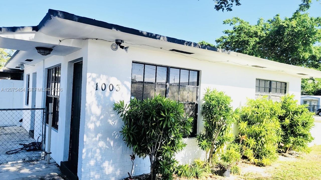 For Rent: $2,000 (2 beds, 1 baths, 1448 Square Feet)