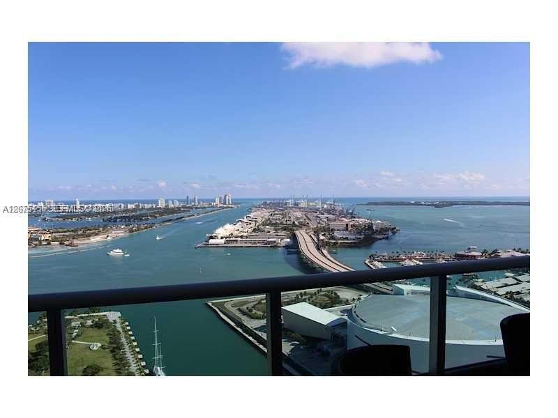 For Rent: $4,900 (1 beds, 2 baths, 938 Square Feet)