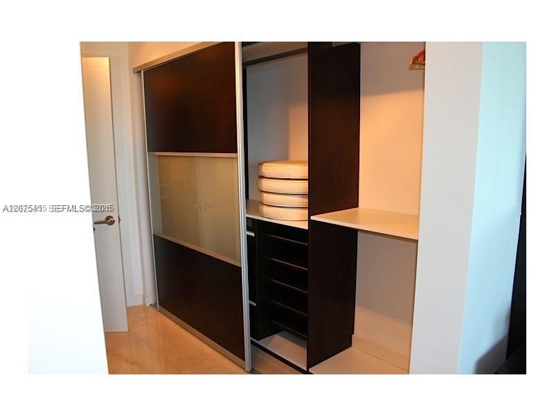 For Rent: $4,900 (1 beds, 2 baths, 938 Square Feet)