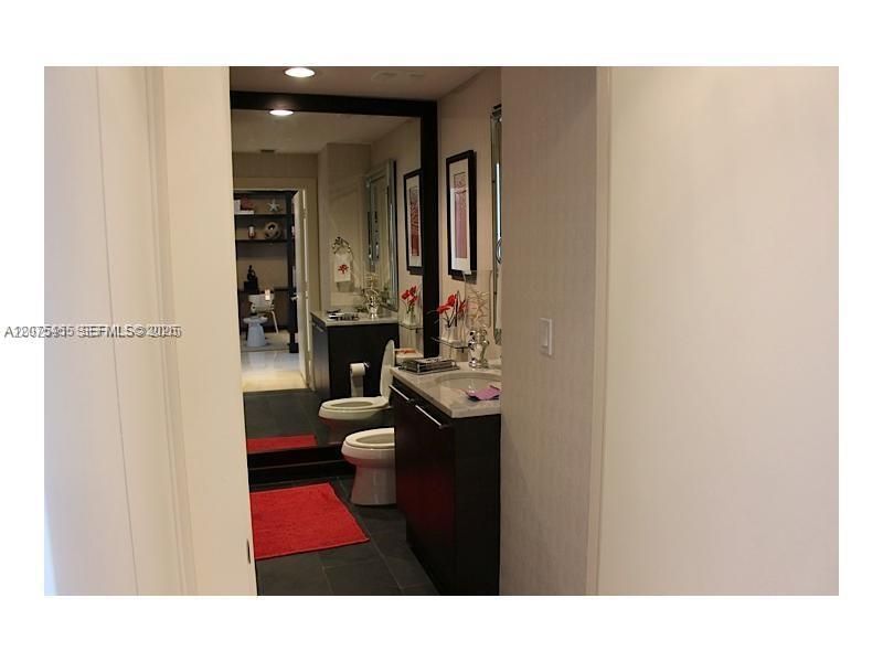 For Rent: $4,900 (1 beds, 2 baths, 938 Square Feet)