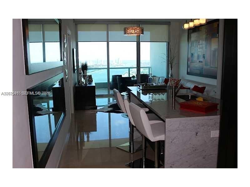 For Rent: $4,900 (1 beds, 2 baths, 938 Square Feet)