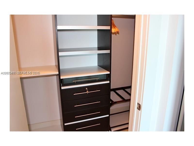 For Rent: $4,900 (1 beds, 2 baths, 938 Square Feet)