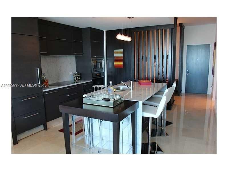 For Rent: $4,900 (1 beds, 2 baths, 938 Square Feet)