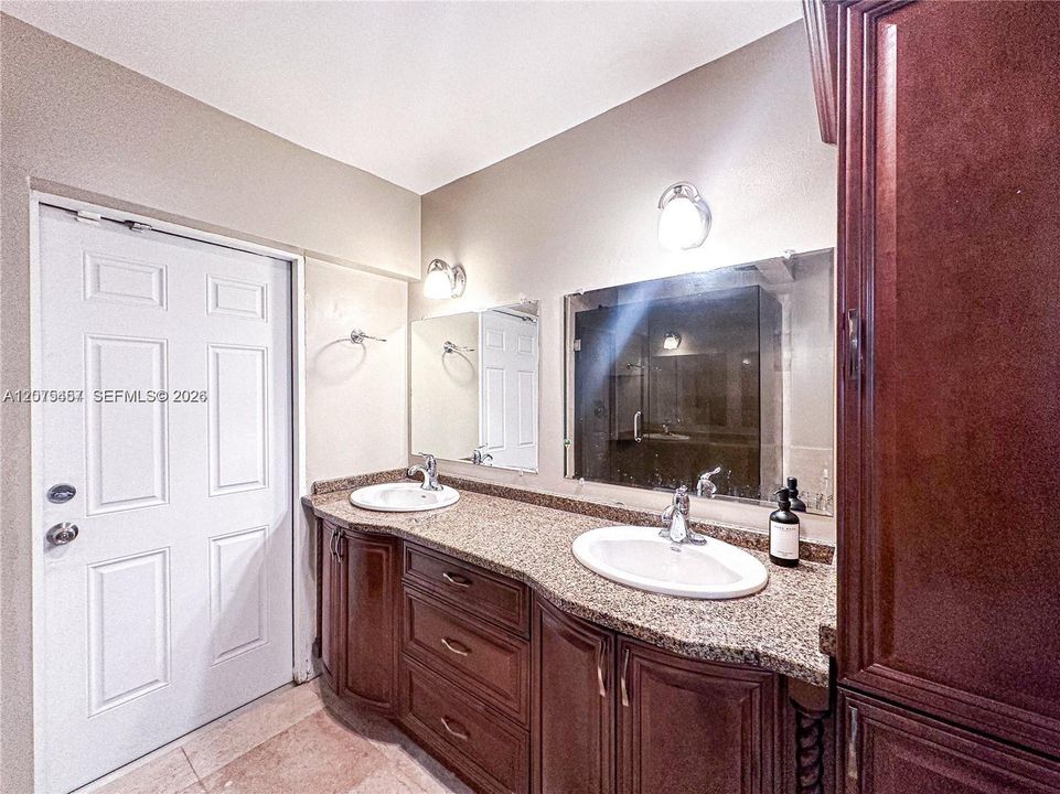 For Rent: $7,500 (4 beds, 3 baths, 2013 Square Feet)