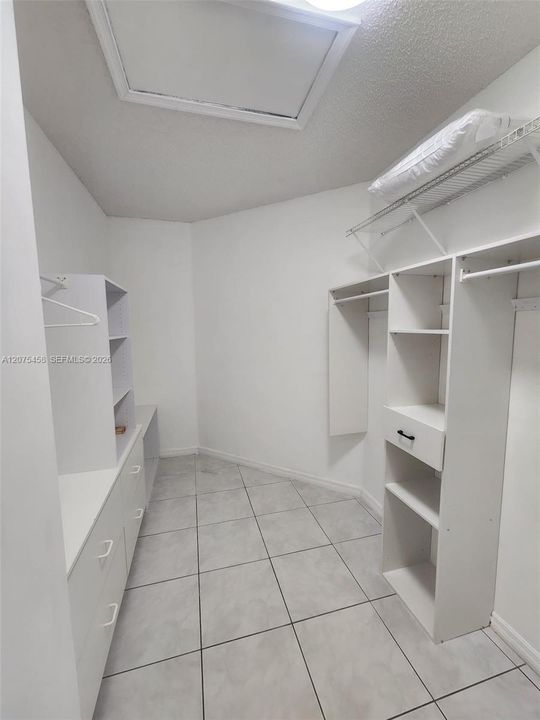 For Rent: $3,000 (2 beds, 2 baths, 1378 Square Feet)
