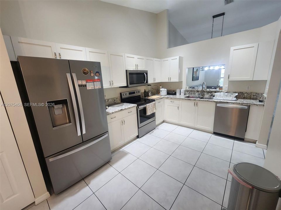 For Rent: $3,000 (2 beds, 2 baths, 1378 Square Feet)