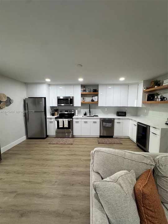 For Rent: $2,490 (2 beds, 2 baths, 876 Square Feet)