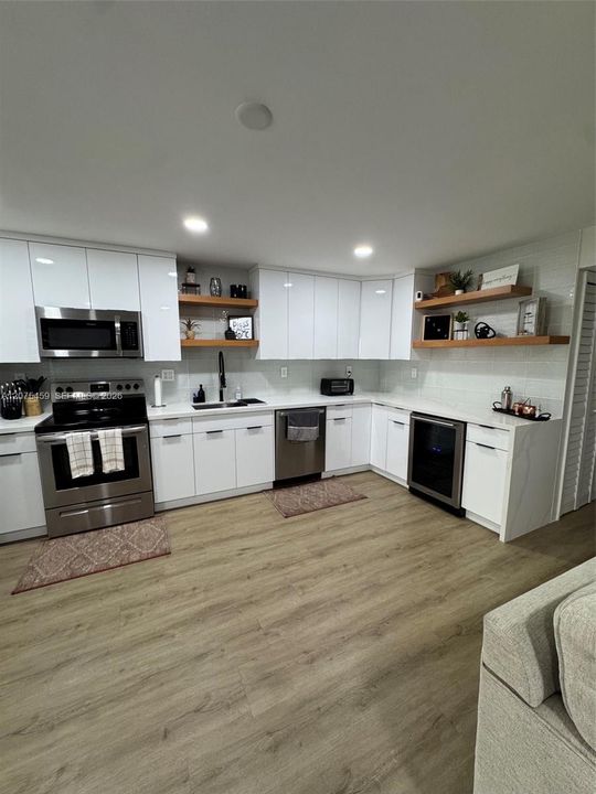 For Rent: $2,490 (2 beds, 2 baths, 876 Square Feet)