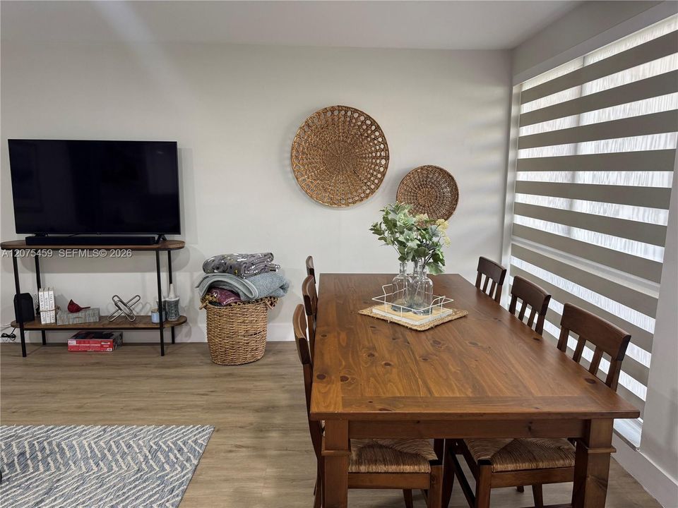 For Rent: $2,490 (2 beds, 2 baths, 876 Square Feet)