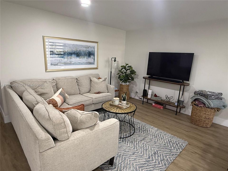 For Rent: $2,490 (2 beds, 2 baths, 876 Square Feet)