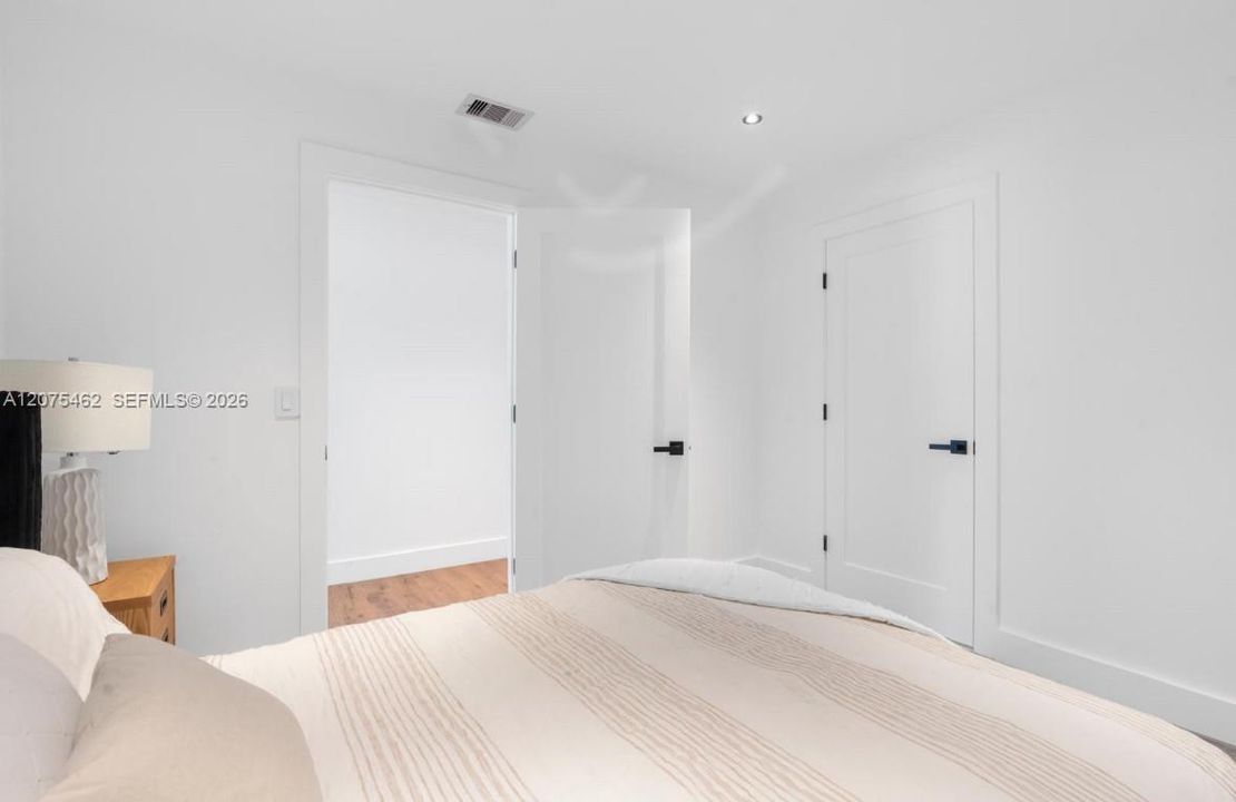 For Rent: $3,500 (3 beds, 2 baths, 1160 Square Feet)