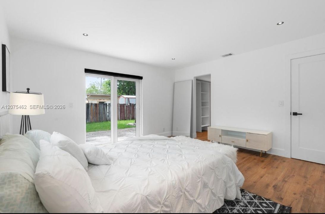 For Rent: $3,500 (3 beds, 2 baths, 1160 Square Feet)