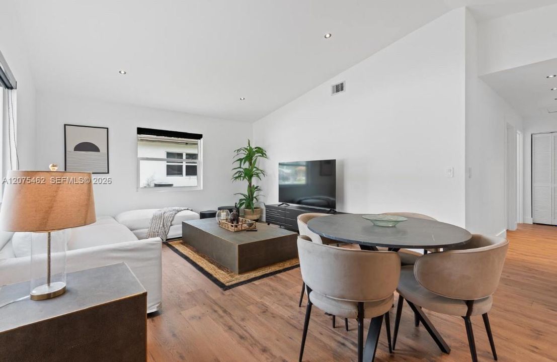 For Rent: $3,500 (3 beds, 2 baths, 1160 Square Feet)