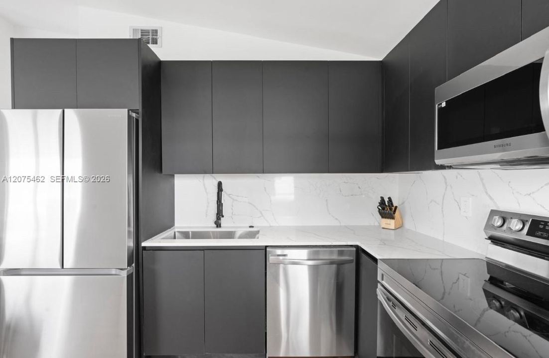 For Rent: $3,500 (3 beds, 2 baths, 1160 Square Feet)