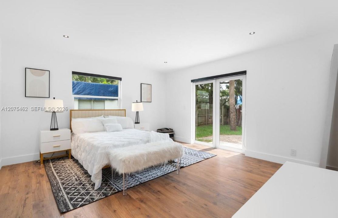 For Rent: $3,500 (3 beds, 2 baths, 1160 Square Feet)