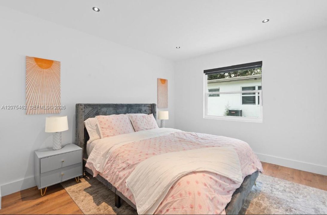 For Rent: $3,500 (3 beds, 2 baths, 1160 Square Feet)