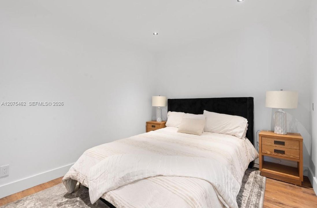 For Rent: $3,500 (3 beds, 2 baths, 1160 Square Feet)