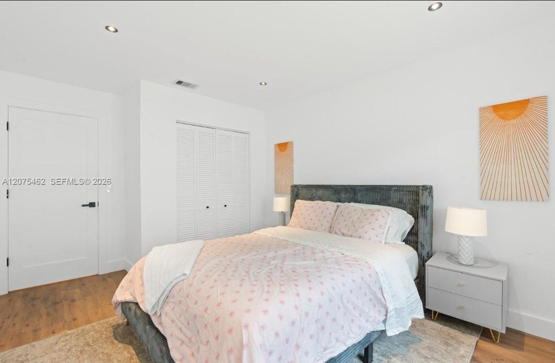 For Rent: $3,500 (3 beds, 2 baths, 1160 Square Feet)
