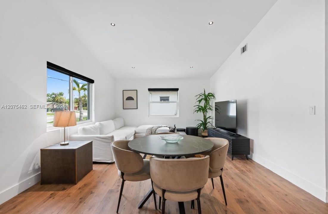 For Rent: $3,500 (3 beds, 2 baths, 1160 Square Feet)