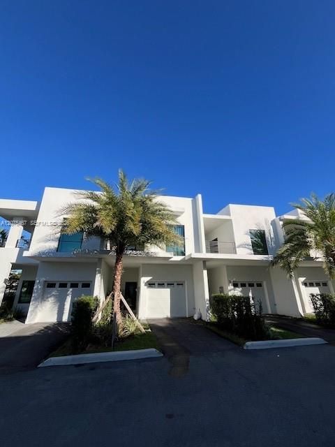 For Rent: $3,500 (3 beds, 2 baths, 1500 Square Feet)